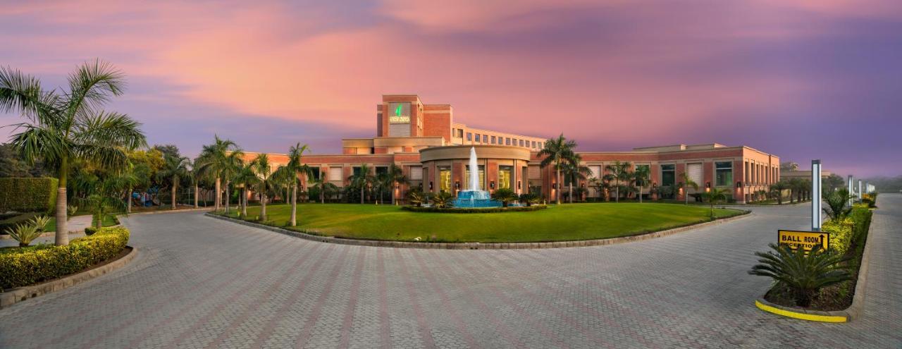 Aveda Hotel - Ludhiana Exterior foto